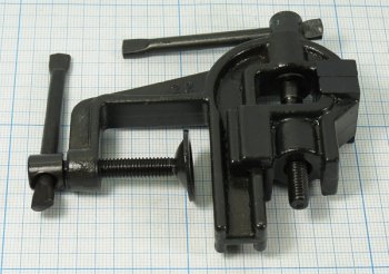 Тиски настольные